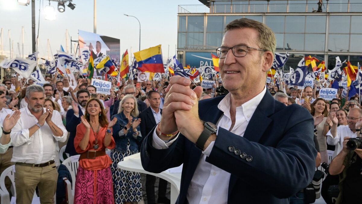 Feijóo reclama «otra vez hacer el cambio» como con Suárez, González, Aznar y Rajoy