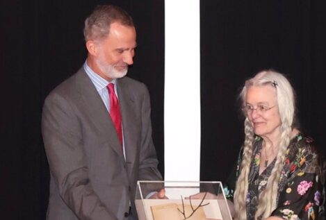 El Rey entrega a la escritora Sharon Olds el I Premio Joan Margarit de Poesía en Nueva York