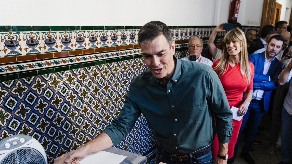 Pedro Sánchez dice tener «buenas vibraciones» tras su voto: «Es un momento muy importante»