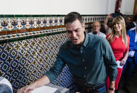 Pedro Sánchez dice tener «buenas vibraciones» tras su voto: «Es un momento muy importante»