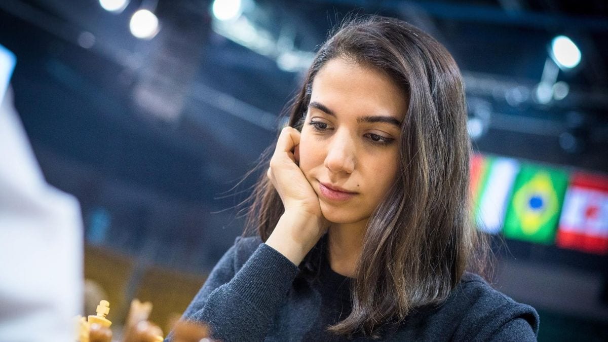 El Gobierno concede la nacionalidad a la ajedrecista iraní que se negó a jugar con velo