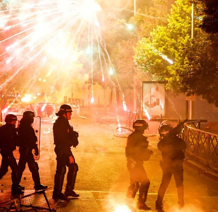 Francia prohíbe la venta y uso de fuegos artificiales el Día de la Bastilla por los disturbios