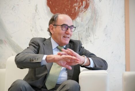Sánchez coincidirá con Galán en Davos tras hacer permanente el impuesto a las energéticas