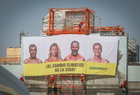 Greenpeace exculpa a Sánchez por el Falcon: "El problema no está en un avión institucional"