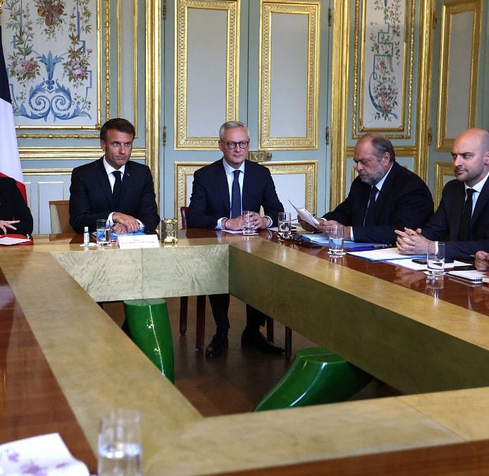 Macron se reúne de urgencia con Borne y siete ministros ante la ola de disturbios
