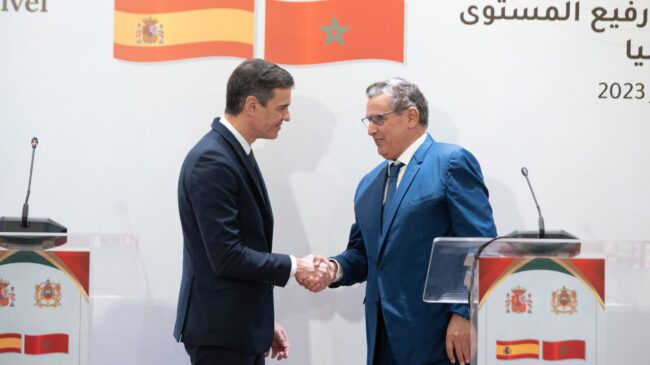 Sánchez charla con el primer ministro marroquí y pide impulsar «una relación más estrecha»