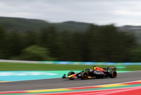 Max Verstappen arrasa en el GP de Bélgica y Alonso acaba quinto en el ecuador del Mundial
