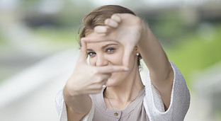 Pon fin a los párpados secos con unos sencillos cambios en tu rutina de belleza