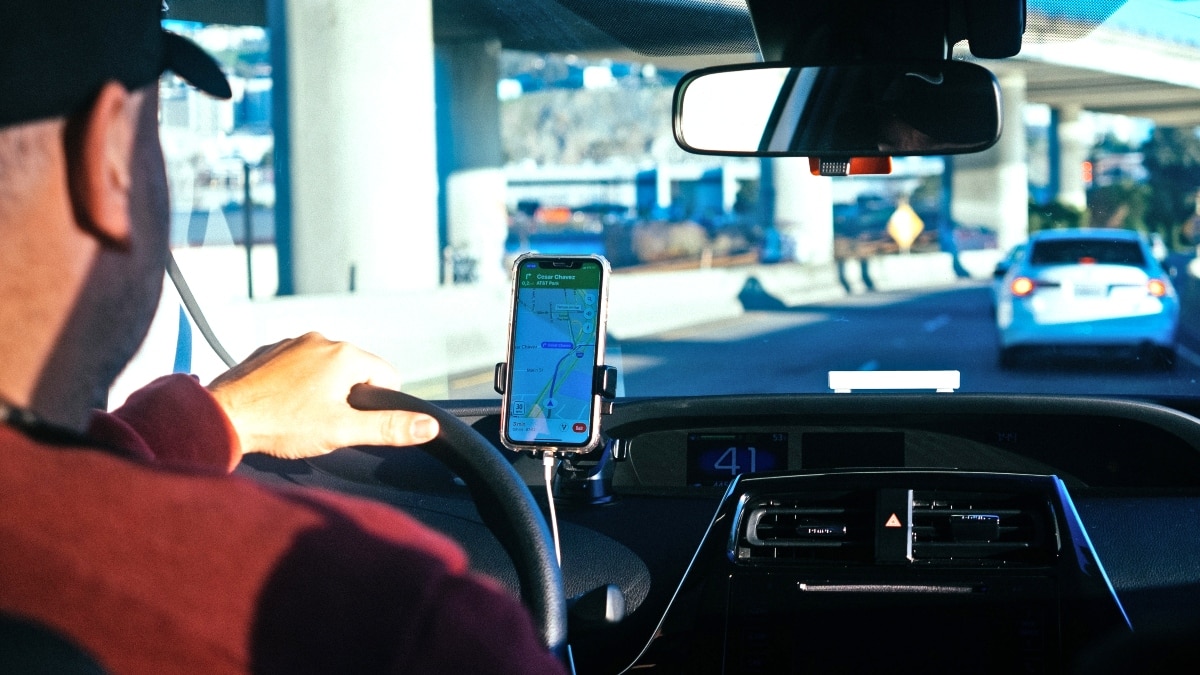 Las multas más comunes en la carretera: ¿cuándo estarías cometiendo un delito?