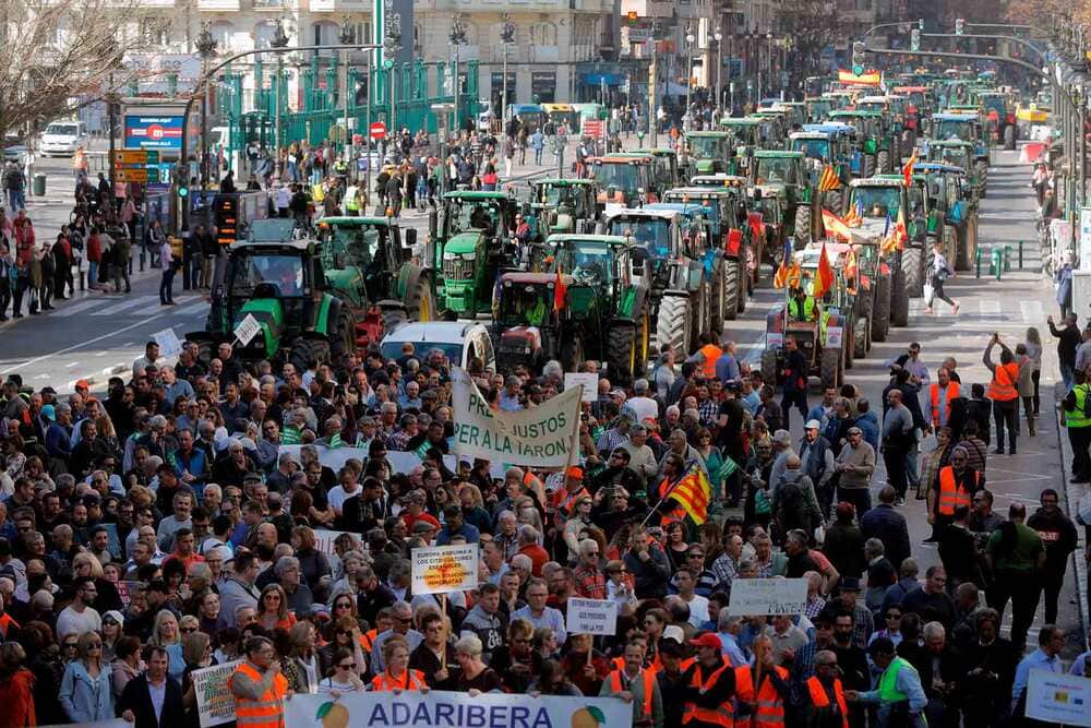 Los agricultores de Castilla y León llegan con sus tractores a Madrid para exigir ayudas por la sequía