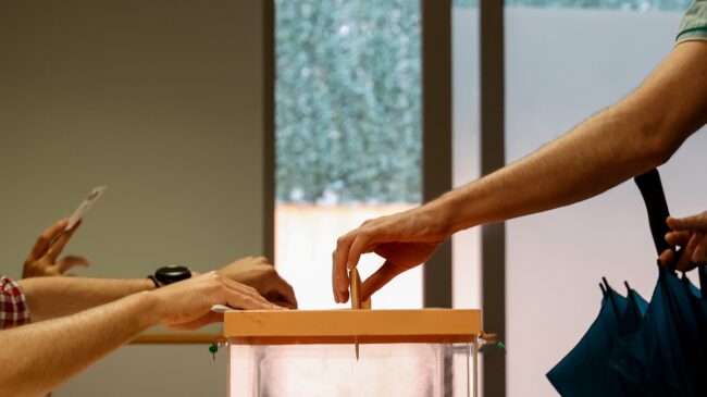 Elecciones vascas 2024: a qué hora abren los colegios y cuándo es la mejor hora para votar