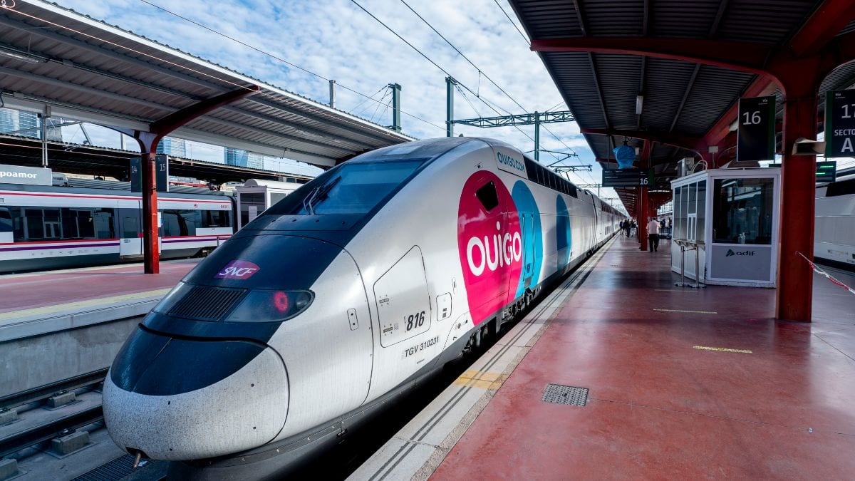 Un tren de Ouigo con más de 460 pasajeros se queda parado dentro de un túnel en Tarragona