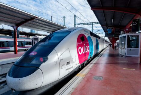 Un tren de Ouigo con más de 460 pasajeros se queda parado dentro de un túnel en Tarragona