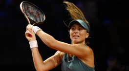 Paula Badosa debuta en Wimbledon con triunfo en otra larga jornada con parones y falta de luz