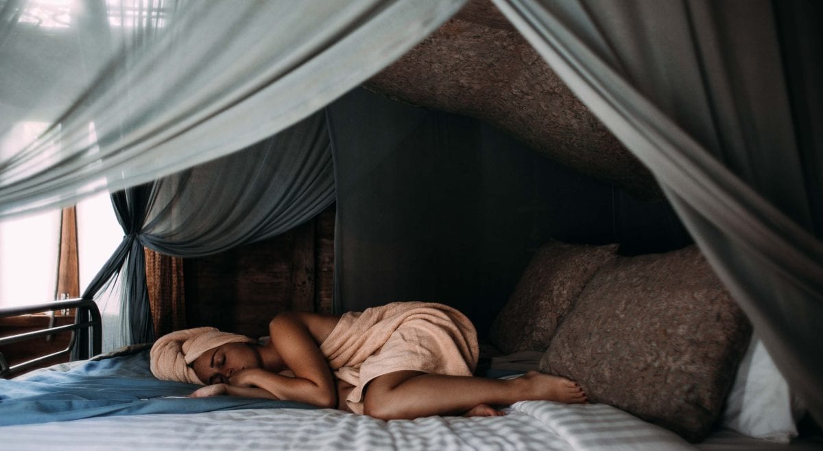 Truco para dormir con el aire acondicionado sin que afecte a tu salud