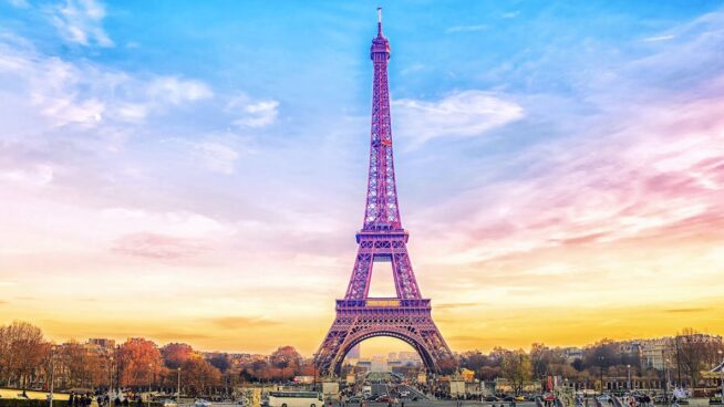 La Torre Eiffel aumenta su tamaño cada verano