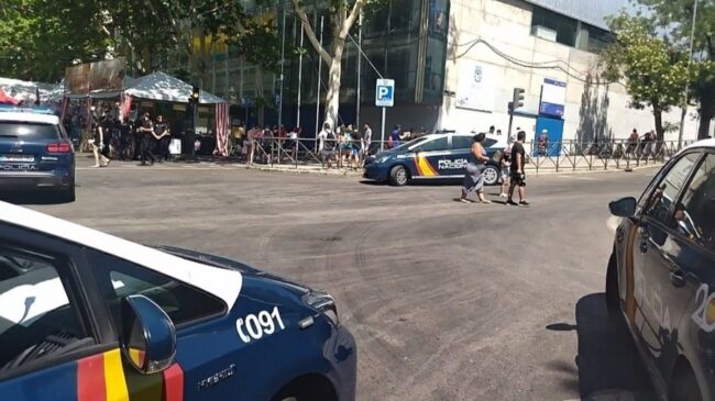Cinco detenidos por atacar la caseta de Vox en Vallecas y lanzar sillas a los presentes