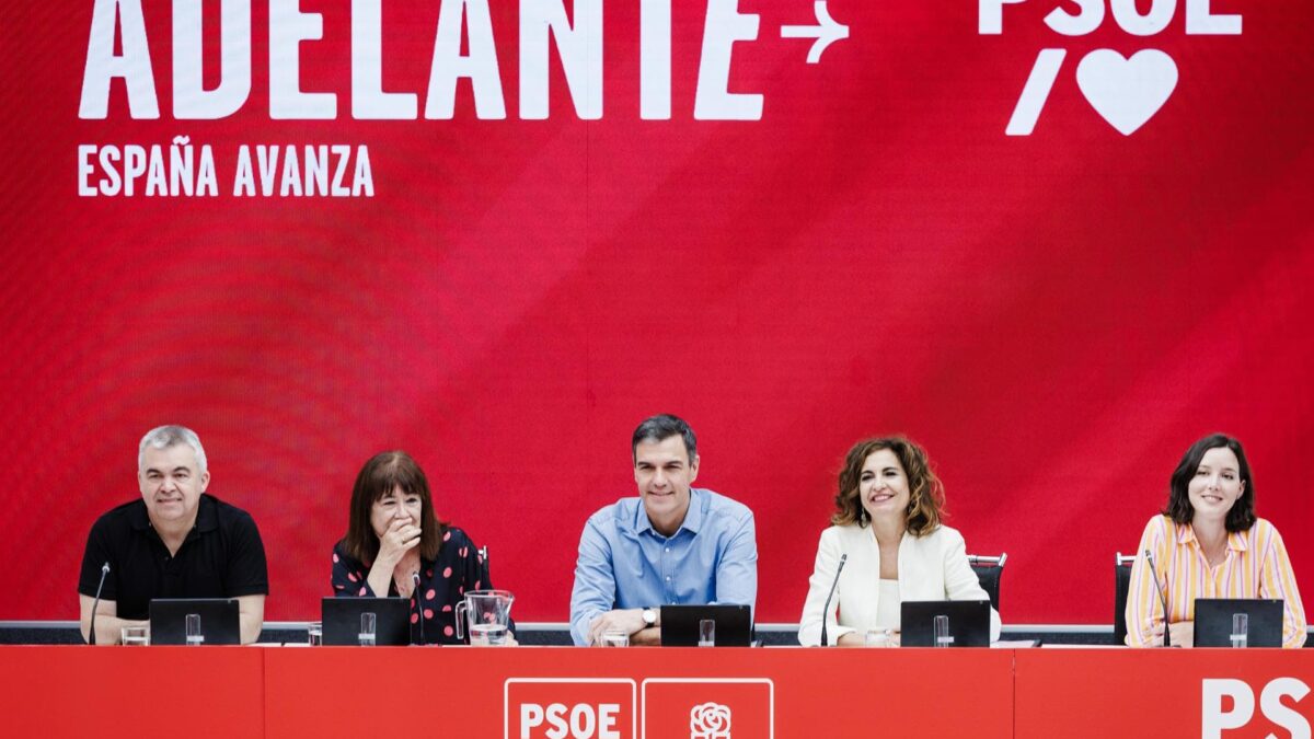 El PSOE ve a Feijóo «tocado de muerte» y evita aparentar una caída precipitada