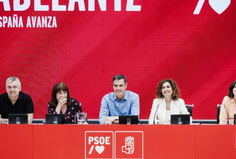 El PSOE ve a Feijóo «tocado de muerte» y evita aparentar una caída precipitada