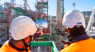 Repsol prolongará la vida de los coches de combustión con gasolinas no contaminantes