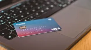 ¿Has sufrido un robo de datos en internet? Protege tus contraseñas y tu tarjeta bancaria