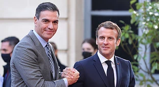 Francia debate alargar las centrales nucleares a 60 años mientras España las cierra a los 45