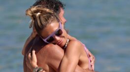 Carla Pereyra y Diego Simeone presumen de amor (y abdominales) en Ibiza