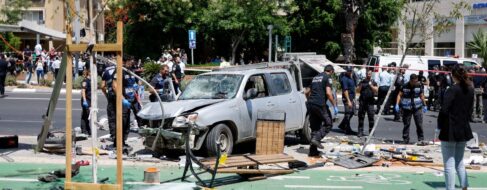 Un terrorista de Hamás atropella y apuñala a siete personas en Tel Aviv (Israel)