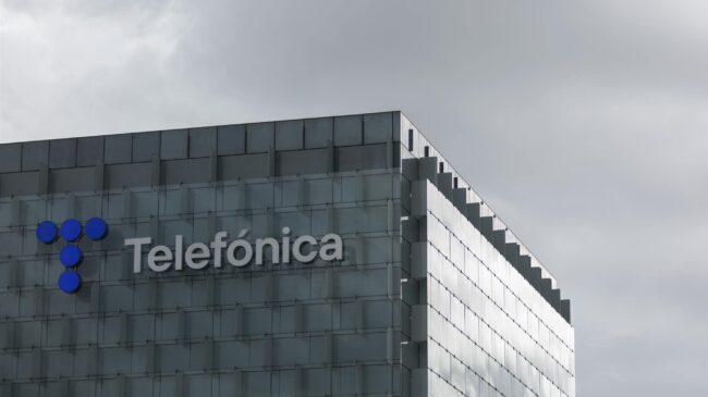 Telefónica vende parte de su red de fibra en Perú