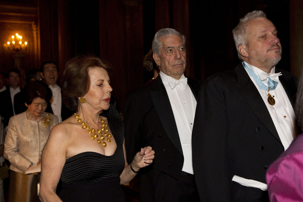 Mario Vargas Llosa y Patricia Llosa en una fiesta en 2010