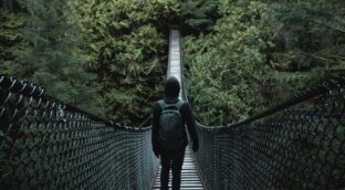 Tras las causas y tratamiento del vértigo, una afección que padecen millones de personas