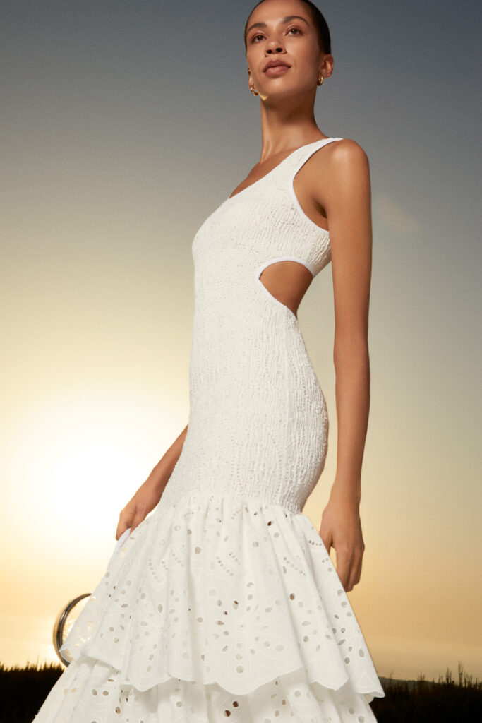Vestido blanco de la diseñadora Charo Ruiz, una de las firmas más emblemáticas de Ibiza