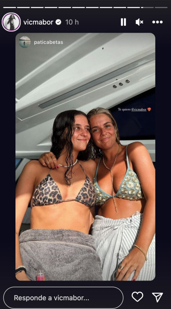 Victoria Federica en un barco en Ibiza