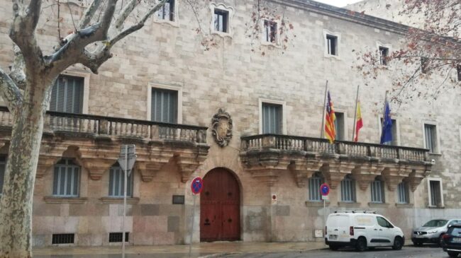 Piden 21 años de prisión para dos hombres acusados de violar a una joven en Ibiza
