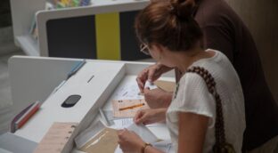 La Junta Electoral amplía hasta el viernes a las 14.00 horas el plazo para votar por correo