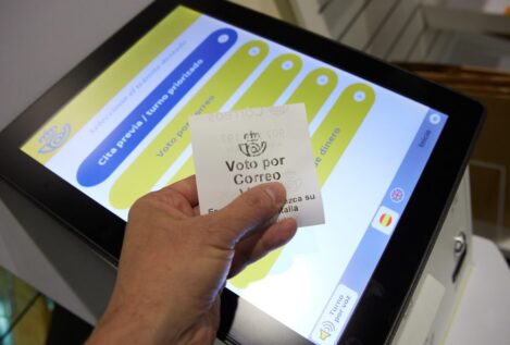 Peligran los votos por correo en Barcelona, Madrid y Andalucía por la avalancha en Correos