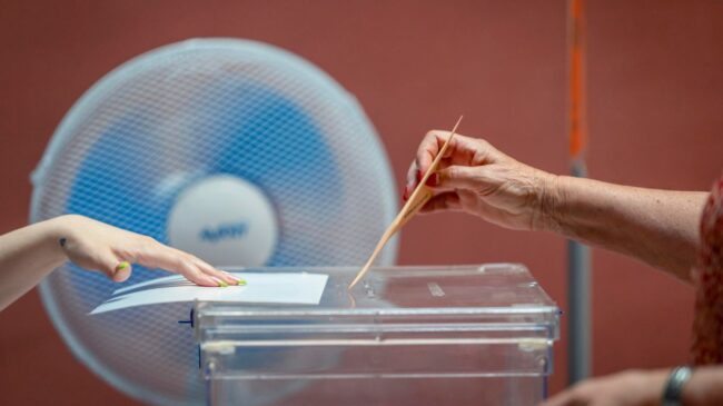 Voto exterior: el PSOE confía en mantener el escaño que baila en Madrid y ganar otros dos