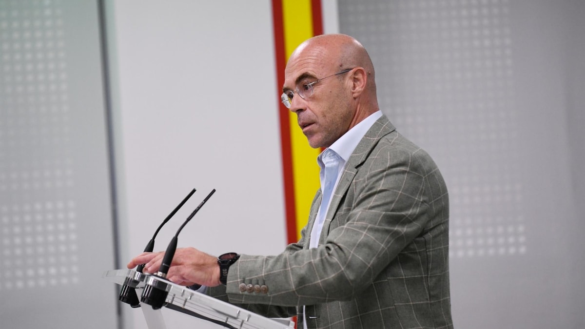 Vox denuncia que PP y PSOE se «rifen» a Junts y acusa a Feijóo de «engañar» a España