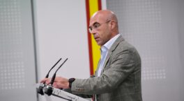 Vox denuncia que PP y PSOE se «rifen» a Junts y acusa a Feijóo de «engañar» a España
