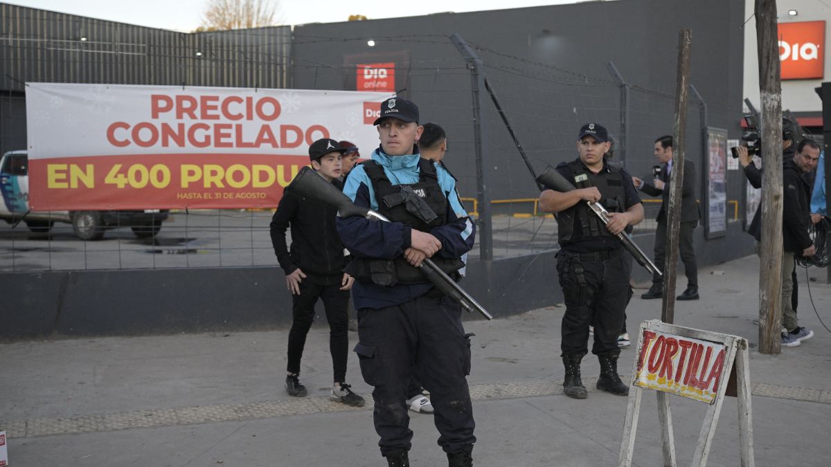 Una oleada de saqueos sacude Argentina y el Gobierno culpa a Javier Milei