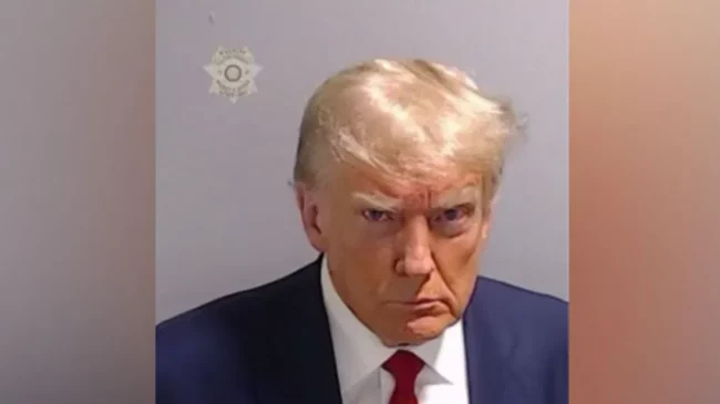 El dineral que ha recaudado Trump con el 'merchandising' de su foto policial