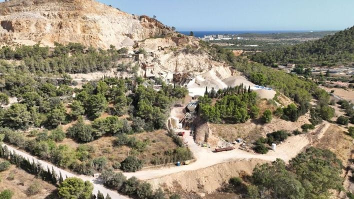 Denuncian la instalación de una planta de hormigón en la cantera de Son Bugadelles
