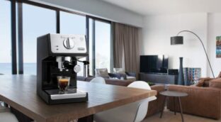 Prepara el mejor café espresso con esta cafetera de DeLonghi ¡que tiene un 32% en PcComponentes!