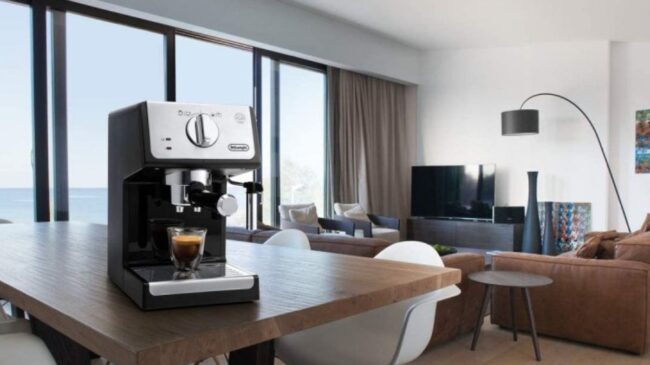 Prepara el mejor café espresso con esta cafetera de DeLonghi ¡que tiene un 32% en PcComponentes!