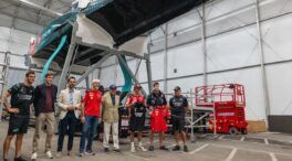 El Emirates Team New Zealand se hermana con Ducati Lenovo Team en un encuentro entre campeones en Barcelona