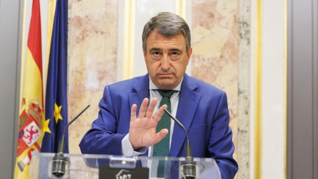 Reforma del CNI: el PNV va por buen camino, pero Junts no