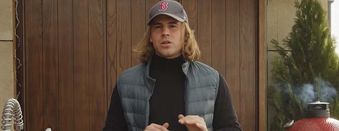 Pesas, películas, libro y nuevo look: así es la vida de Daniel Sancho en la cárcel de Tailandia