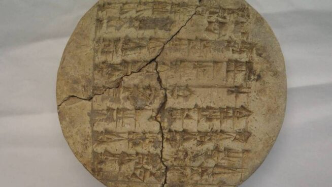 Descubren en un manuscrito del Museo Sefardí de Toledo una nueva inscripción en sumerio