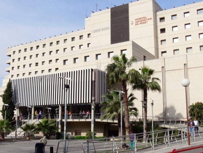 Un hospital valenciano recupera la mascarilla obligatoria por el aumento de los casos covid