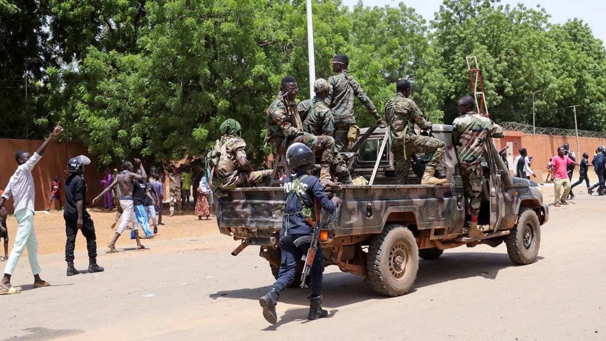Malí y Burkina Faso consideran una declaración de guerra una intervención militar en Níger